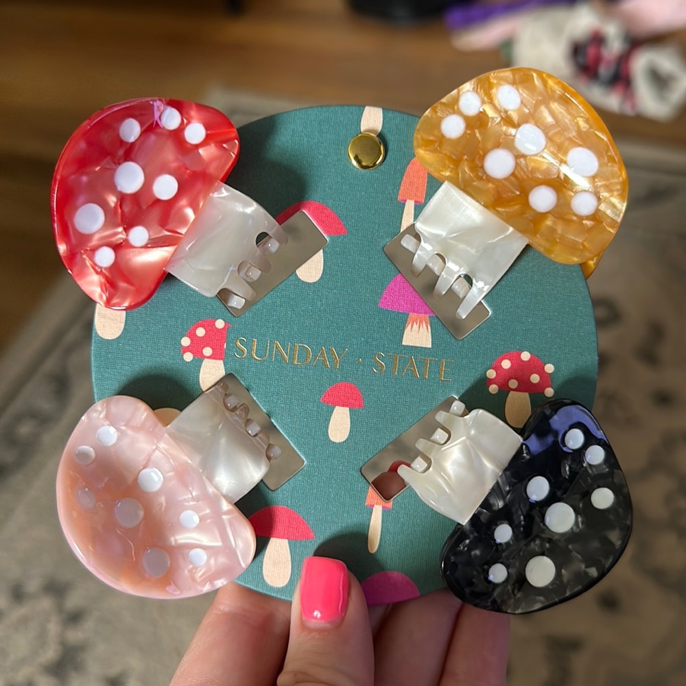 4 mini mushroom claw clips